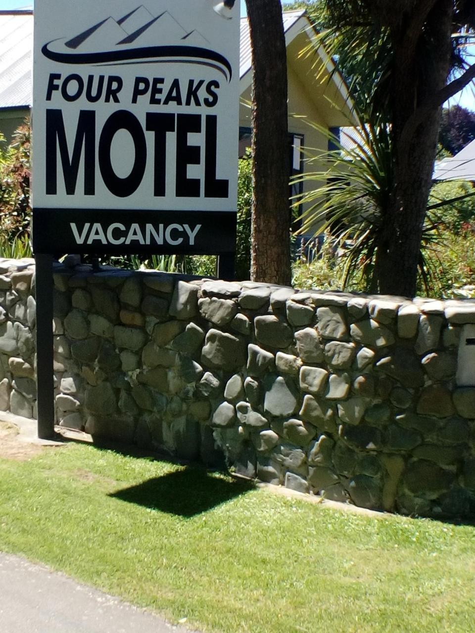 Four Peaks Motel Geraldine Exterior photo